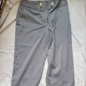 Chico's sz 1.5 crop woman's pants (reg sz 10)